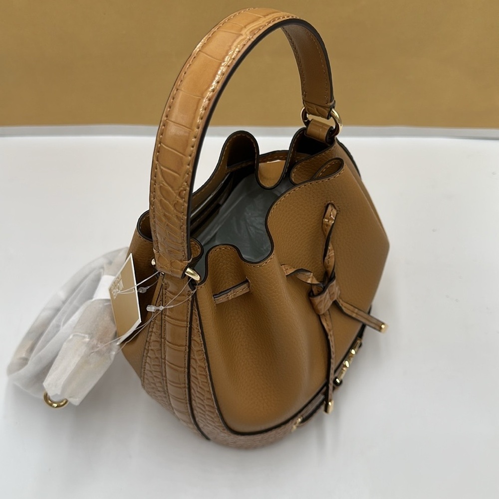 MICHAEL KORS
Reed Medium Pebbled Leather Belted Bucket Messenger SatchelCrossbo - Picture 9 of 16